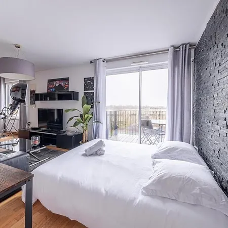Manhattan Apartment *