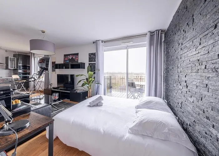 Manhattan Apartment *